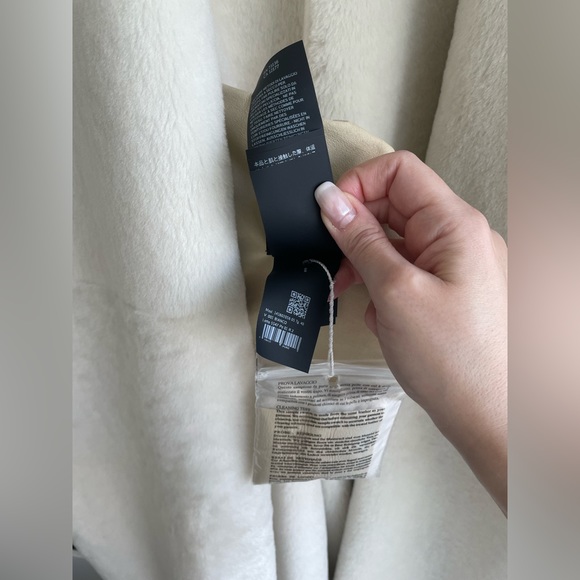 MM reversible shearling coat. - Picture 8 of 15